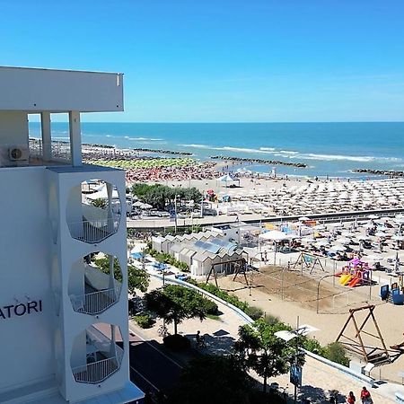 Ambasciatori Hotel - Beach Front -Breakfast Xxl & Brunch Until 12 30Pm ミザーノ・アドリアーティコ エクステリア 写真