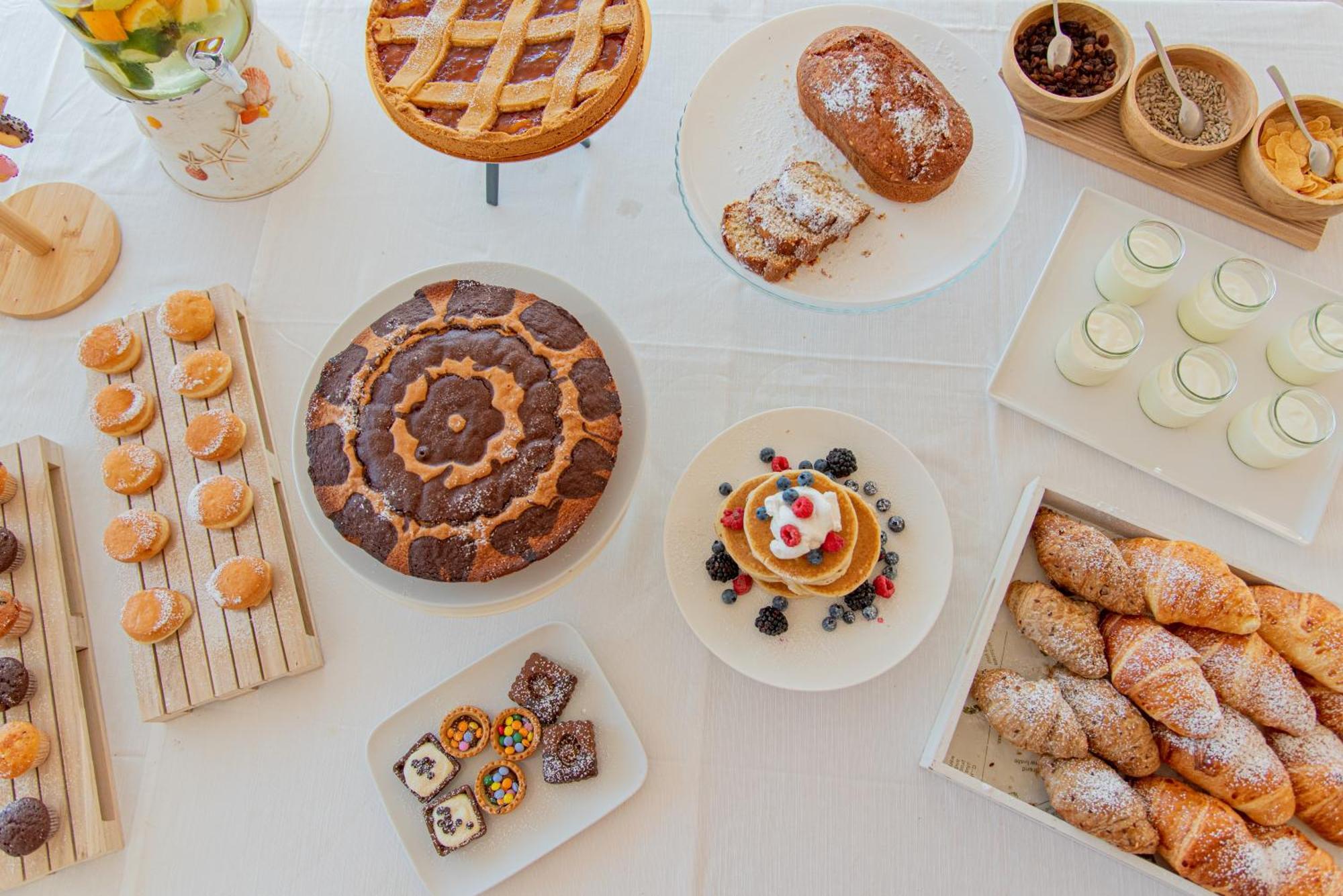 Ambasciatori Hotel - Beach Front -Breakfast Xxl & Brunch Until 12 30Pm ミザーノ・アドリアーティコ エクステリア 写真