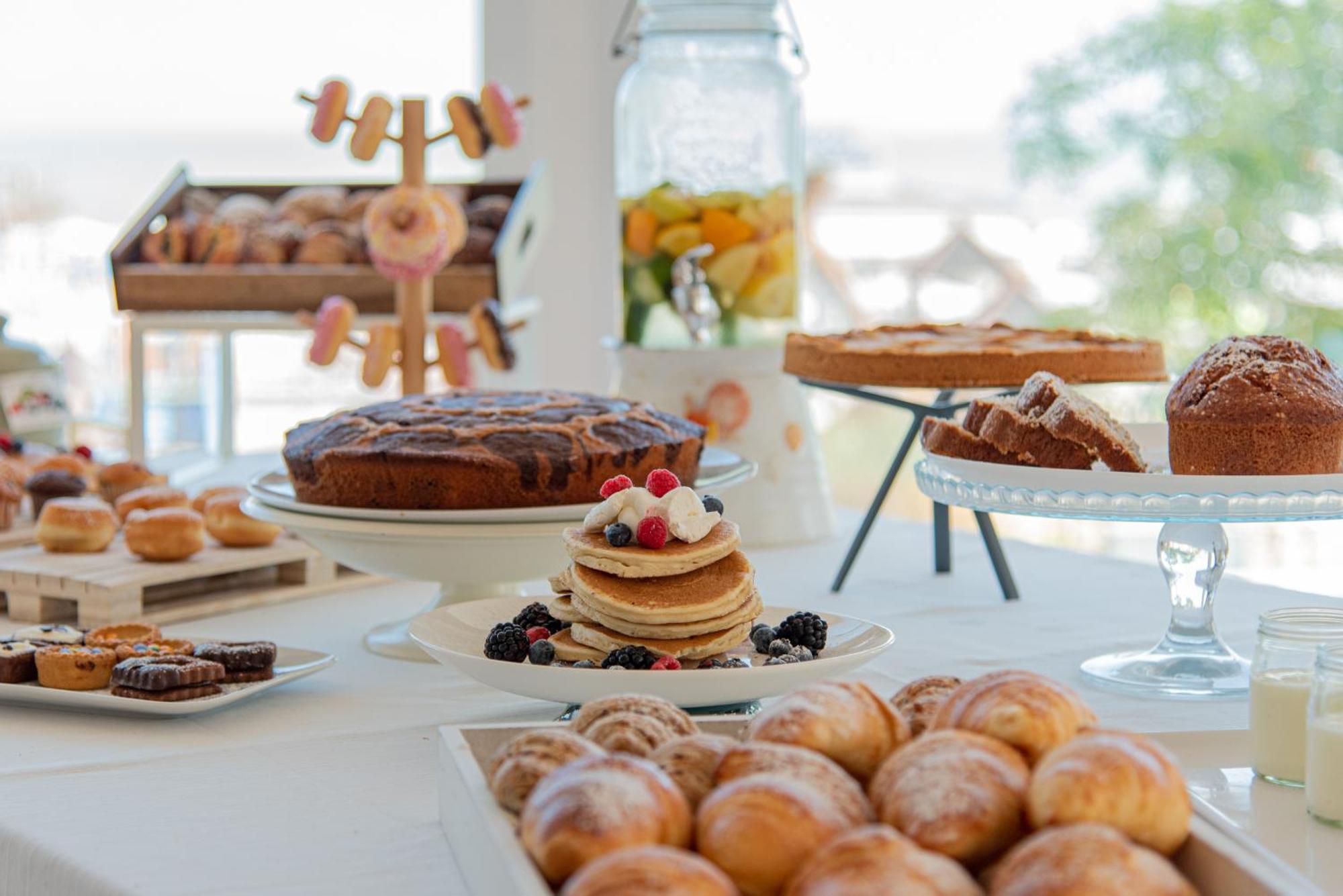 Ambasciatori Hotel - Beach Front -Breakfast Xxl & Brunch Until 12 30Pm ミザーノ・アドリアーティコ エクステリア 写真
