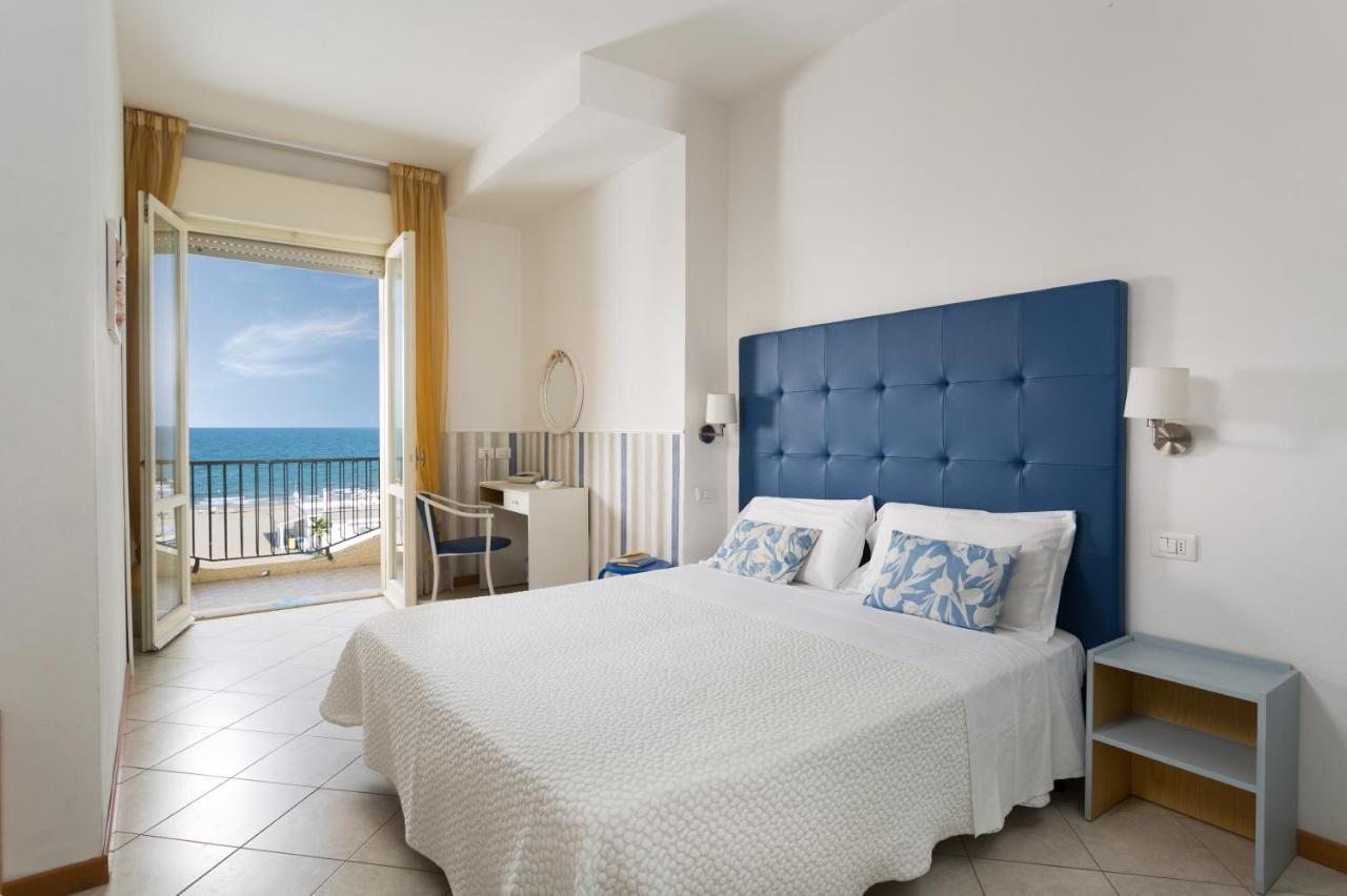 Ambasciatori Hotel - Beach Front -Breakfast Xxl & Brunch Until 12 30Pm ミザーノ・アドリアーティコ エクステリア 写真